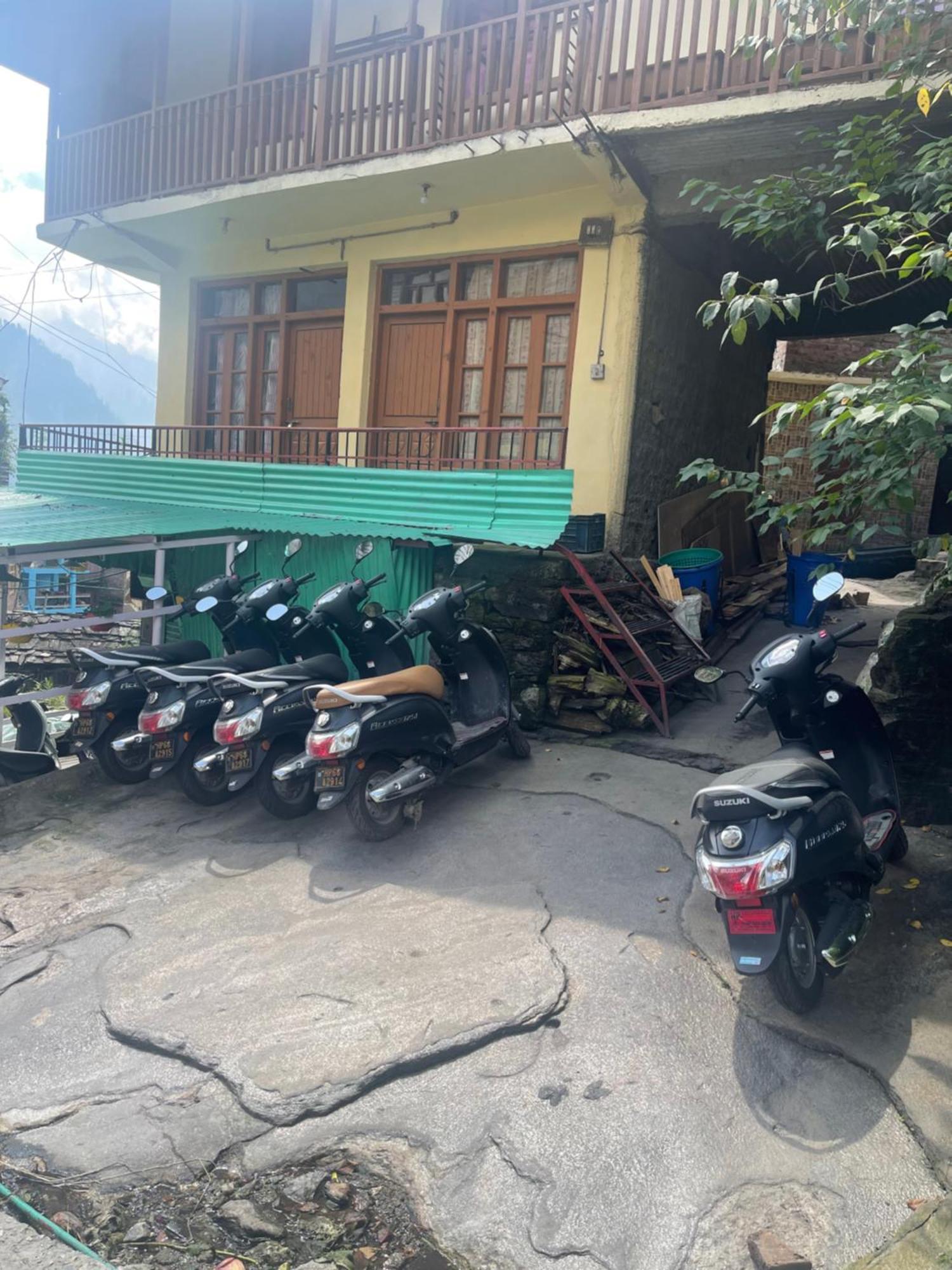 Хостел La Voglia-Old Manali Экстерьер фото