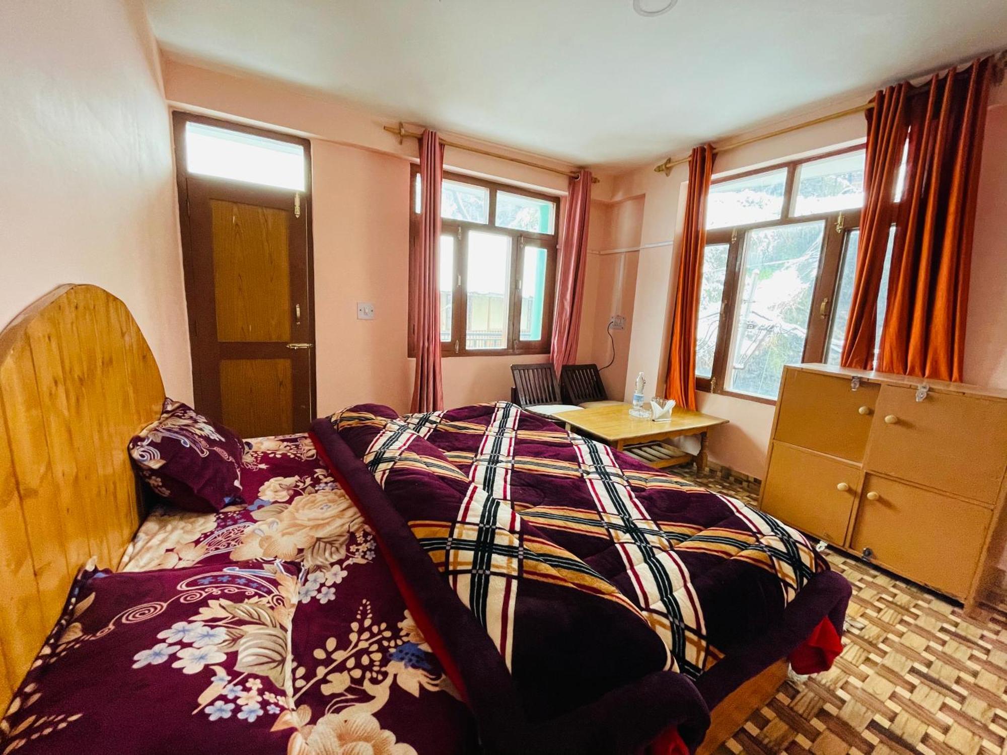 Хостел La Voglia-Old Manali Экстерьер фото