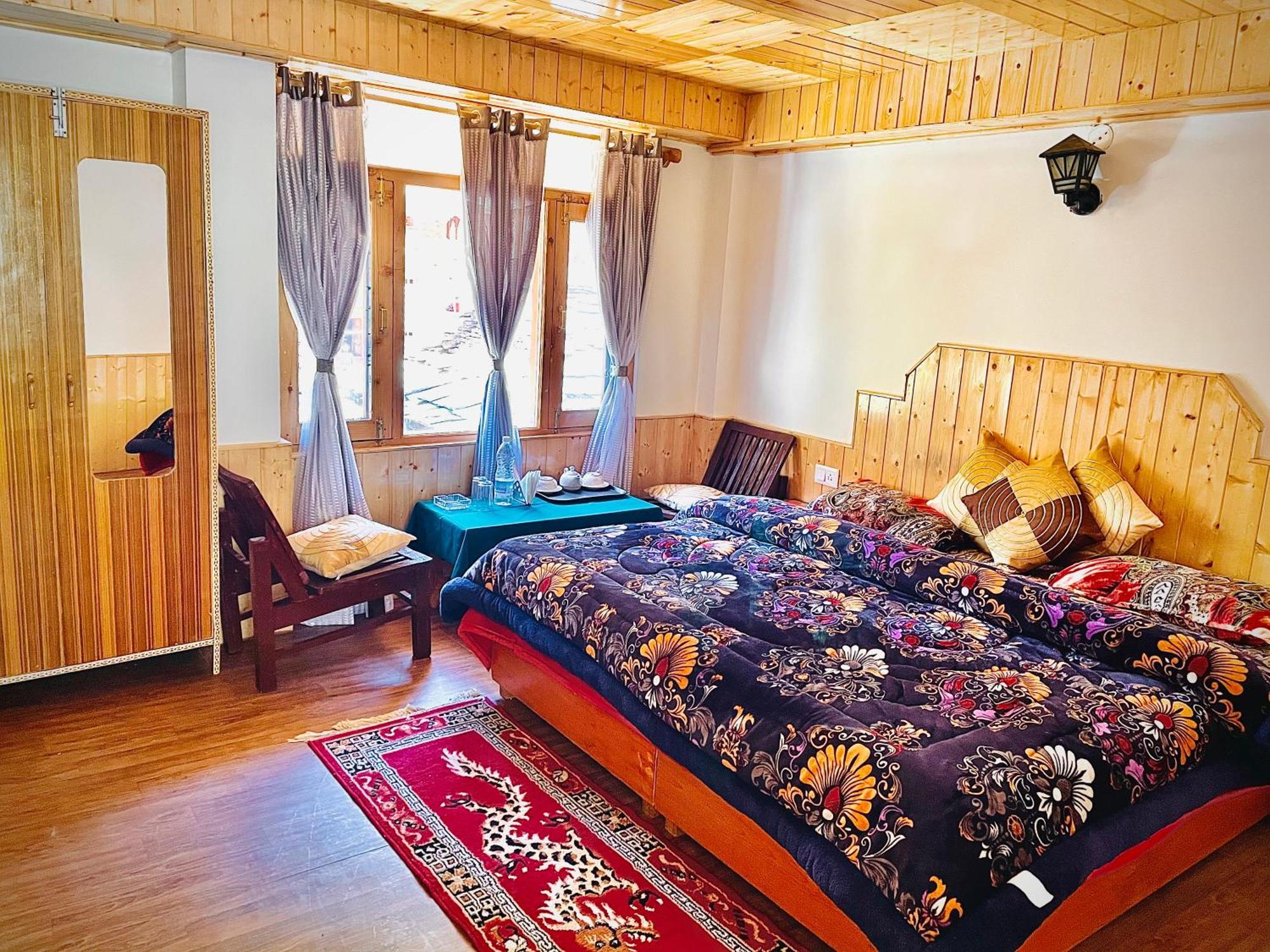 Хостел La Voglia-Old Manali Экстерьер фото
